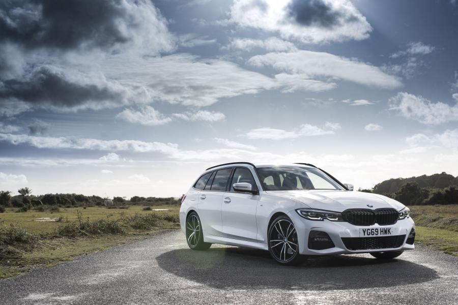  BMW 330i Touring M Sport (G21) 2019 года  (UK) (фото 1 из 32)